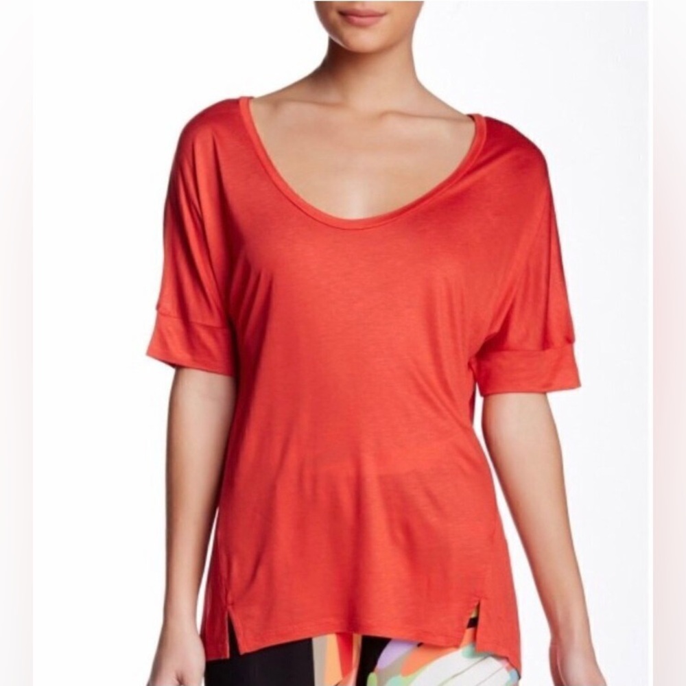 Trina Turk Top Jessnia Blouse Red Small Short Sleeve Slits Loose Fit Paris Chic